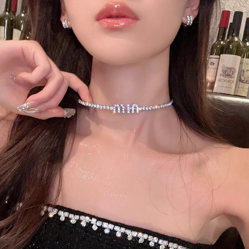 Colier din alloy, lucrat manual, cu lanț box multi-strat, stil lux ușor pentru femei, primăvara 2024