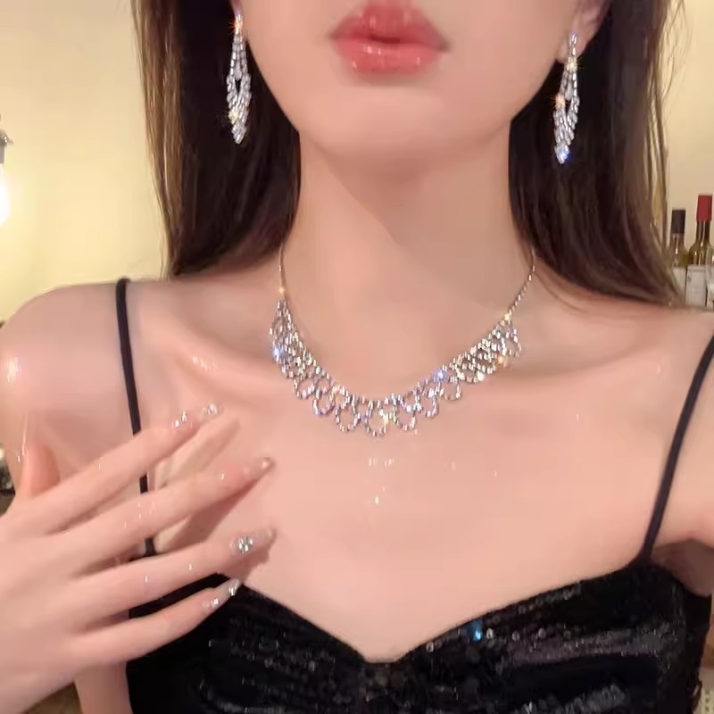 Colier din alloy, lucrat manual, cu lanț box multi-strat, stil lux ușor pentru femei, primăvara 2024