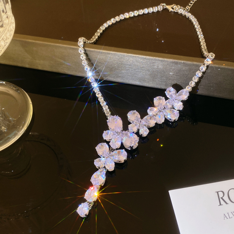 Colier din alloy, lucrat manual, cu lanț box multi-strat, stil lux ușor pentru femei, primăvara 2024