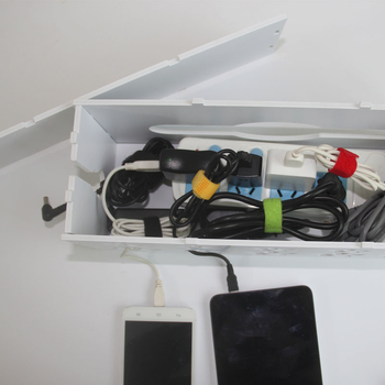 Plastikinė laidų organizavimo dėžutė įkrovikliams, modelis HfntdmCC, dulkių atsparus kabelių tvarkymas