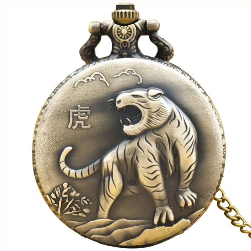 Kišeninis laikrodis su grandine, dvylika zodiako ženklų, retro stilius, didelis išpjautas cifernèlis, kvarcinis mechanizmas Huachen SL39, modelis 0698