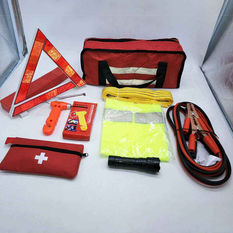 Baida Nešiojamas Automobilio Avarinės Rinkinys — šlapimo maišelis, įspėjimo žibintas, užvedimo laidai, avarinis trikampis, plastikinė dėžutė