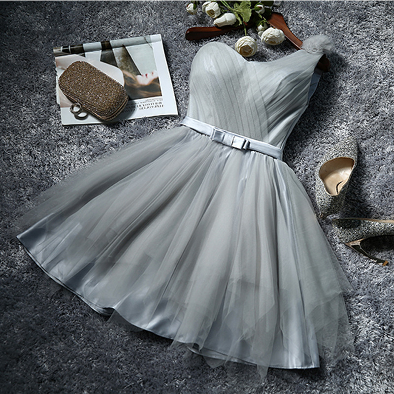 Рокля за шаферки, мек мрежест плат, полиестер 70–80%, без ръкави, деколте тип тръба, талия средна височина, къса пола, текстура на намачкан ефект, есенно издание 2024