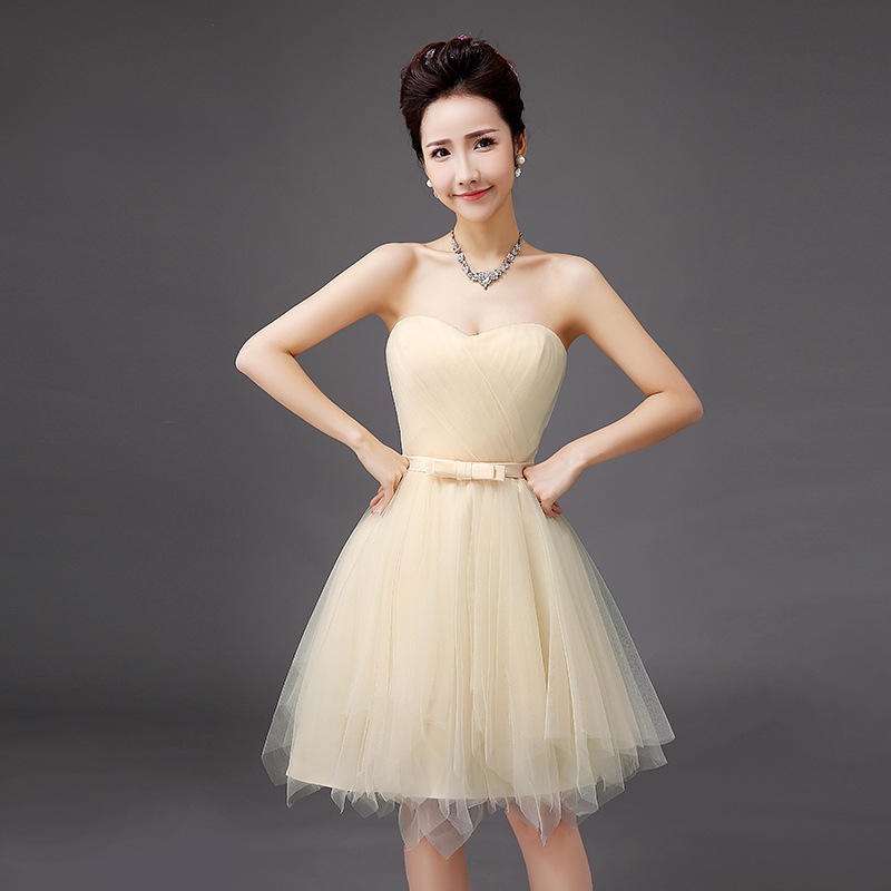 Рокля за шаферки, мек мрежест плат, полиестер 70–80%, без ръкави, деколте тип тръба, талия средна височина, къса пола, текстура на намачкан ефект, есенно издание 2024