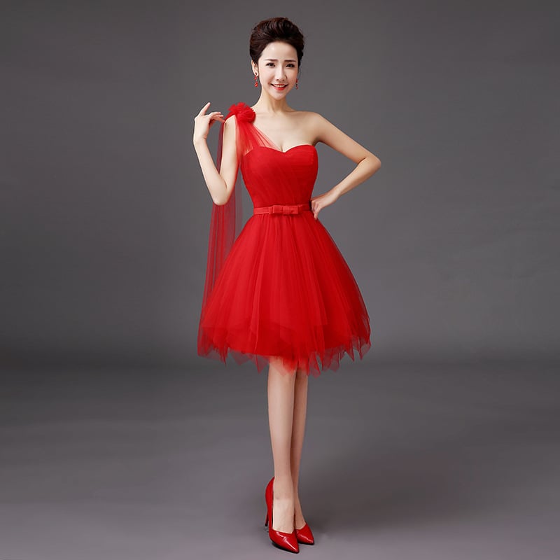 Рокля за шаферки, мек мрежест плат, полиестер 70–80%, без ръкави, деколте тип тръба, талия средна височина, къса пола, текстура на намачкан ефект, есенно издание 2024