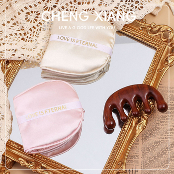 Dovanų rinkinys: akių kaukė iš dirbtinio šilko ir penkių dantų šukos, pakuotas į maišelį, CX prekės ženklas, vestuvėms dovaną