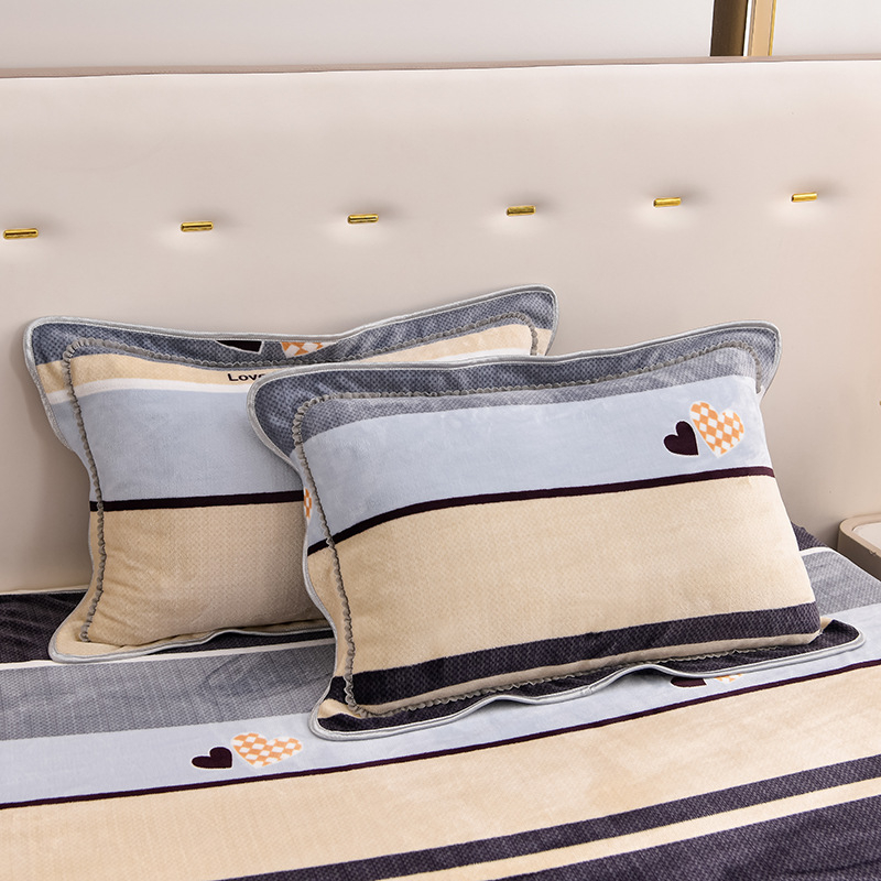 Set dviju jastučnica od mliječne veluru, twill tkanina, 30s tkanina, reaktivni ispis i bojanje, moderan minimalistički stil