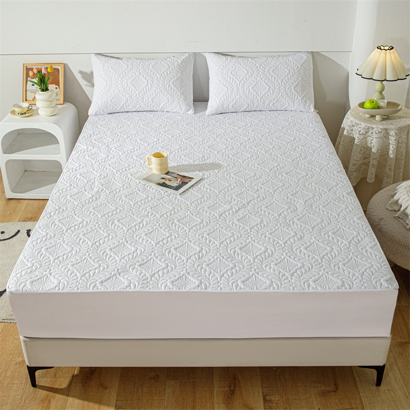 Vodootporan set plahte s elastičnim rubom, kemijska vlakna, šivanje quilt, reakcijsko ispisivanje i bojanje, uzorci: geometrijski i cvjetni, težina 1000–1500 g, moderni minimalistički stil