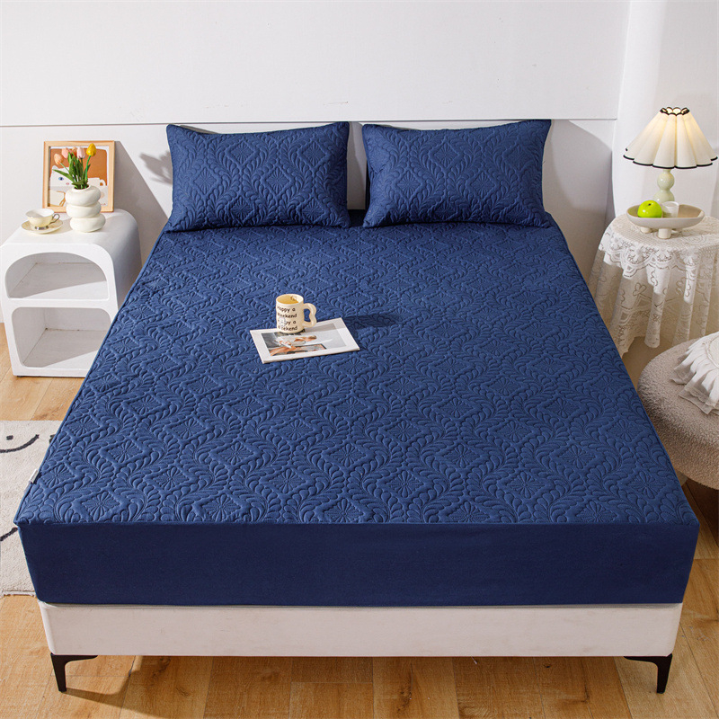 Vodootporan set plahte s elastičnim rubom, kemijska vlakna, šivanje quilt, reakcijsko ispisivanje i bojanje, uzorci: geometrijski i cvjetni, težina 1000–1500 g, moderni minimalistički stil