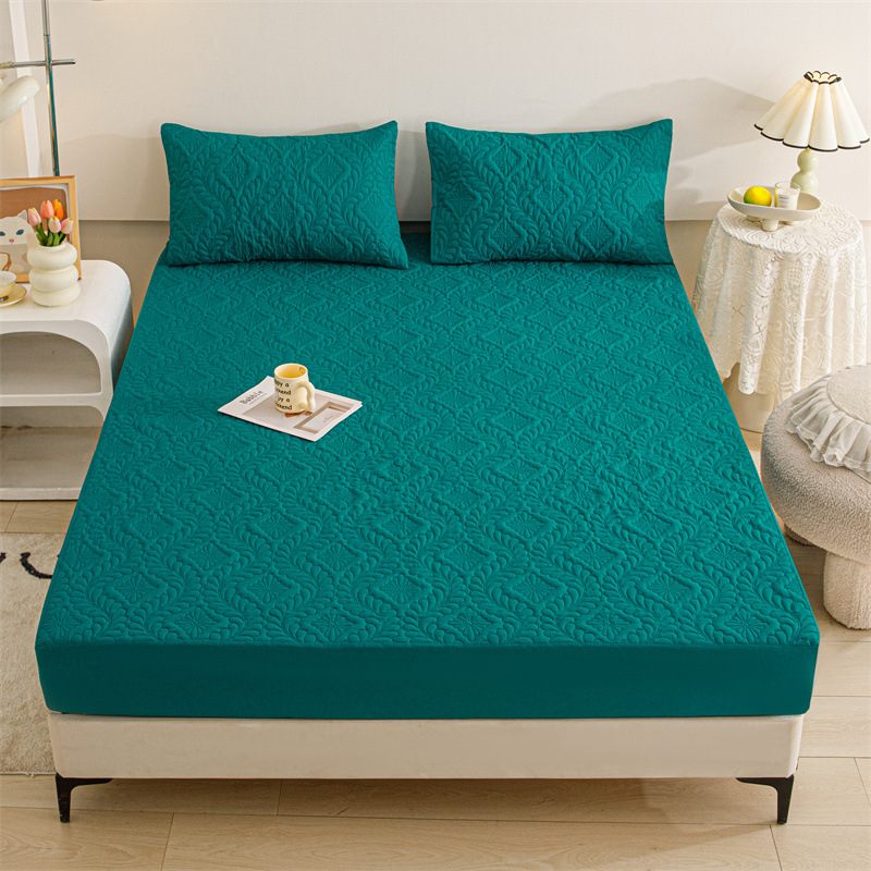 Vodootporan set plahte s elastičnim rubom, kemijska vlakna, šivanje quilt, reakcijsko ispisivanje i bojanje, uzorci: geometrijski i cvjetni, težina 1000–1500 g, moderni minimalistički stil