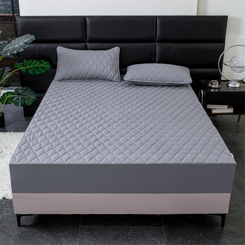 Vodootporan set plahte s elastičnim rubom, kemijska vlakna, šivanje quilt, reakcijsko ispisivanje i bojanje, uzorci: geometrijski i cvjetni, težina 1000–1500 g, moderni minimalistički stil