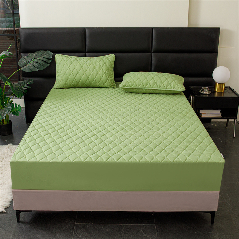 Vodootporan set plahte s elastičnim rubom, kemijska vlakna, šivanje quilt, reakcijsko ispisivanje i bojanje, uzorci: geometrijski i cvjetni, težina 1000–1500 g, moderni minimalistički stil