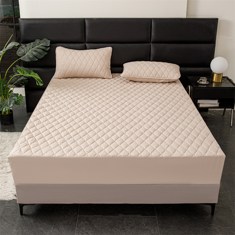 Vodootporan set plahte s elastičnim rubom, kemijska vlakna, šivanje quilt, reakcijsko ispisivanje i bojanje, uzorci: geometrijski i cvjetni, težina 1000–1500 g, moderni minimalistički stil