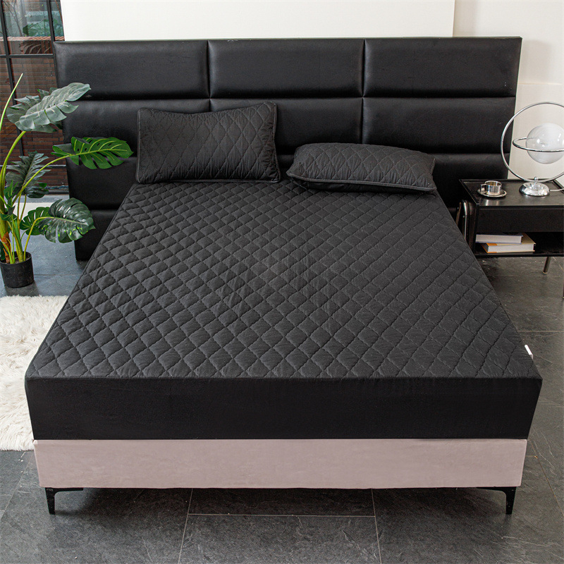 Vodootporan set plahte s elastičnim rubom, kemijska vlakna, šivanje quilt, reakcijsko ispisivanje i bojanje, uzorci: geometrijski i cvjetni, težina 1000–1500 g, moderni minimalistički stil