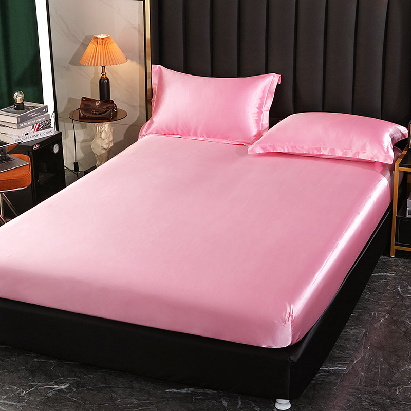 Fitted sheet od sintetičkog satena, prešivana tkanina, reaktivno bojanje, težina 1500–2000 g, moderni minimalistički stil