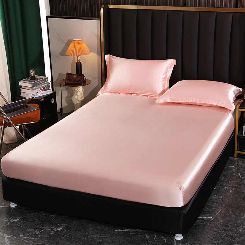 Fitted sheet od sintetičkog satena, prešivana tkanina, reaktivno bojanje, težina 1500–2000 g, moderni minimalistički stil
