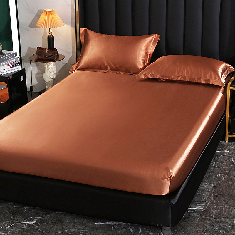 Fitted sheet od sintetičkog satena, prešivana tkanina, reaktivno bojanje, težina 1500–2000 g, moderni minimalistički stil