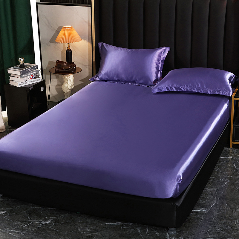 Fitted sheet od sintetičkog satena, prešivana tkanina, reaktivno bojanje, težina 1500–2000 g, moderni minimalistički stil