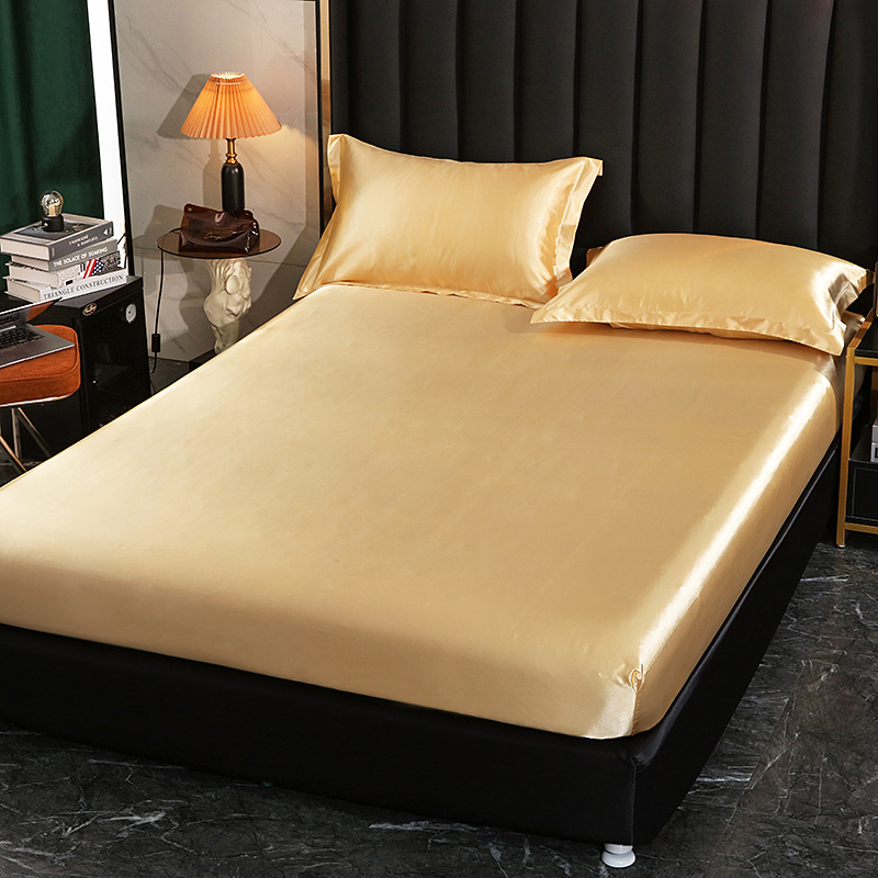 Fitted sheet od sintetičkog satena, prešivana tkanina, reaktivno bojanje, težina 1500–2000 g, moderni minimalistički stil
