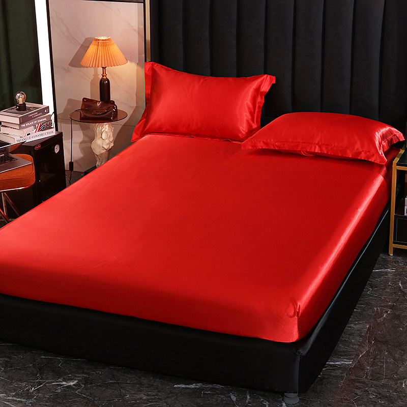 Fitted sheet od sintetičkog satena, prešivana tkanina, reaktivno bojanje, težina 1500–2000 g, moderni minimalistički stil