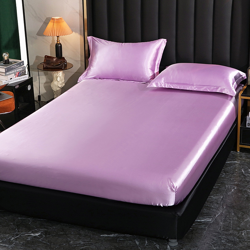 Fitted sheet od sintetičkog satena, prešivana tkanina, reaktivno bojanje, težina 1500–2000 g, moderni minimalistički stil