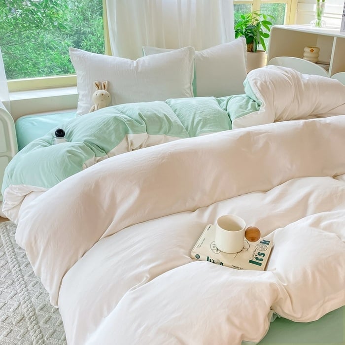 Mosott pamutból készült négyrészes ágyneműkészlet, brudshed felülettel és quilted kivitelben, reaktív színezéssel, modern minimalist stílus