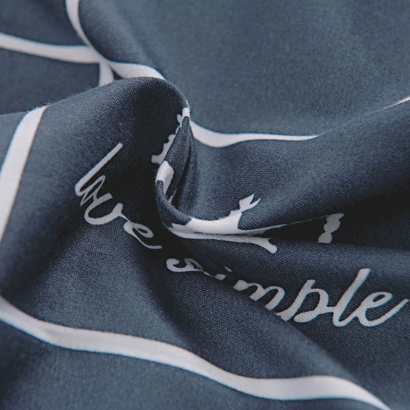 Studentų bendrabutyje – poliesterio-pamudinė patalynė, twill audinys, pusiau reaktyvus spaudinimas, šiuolaikinis minimalistinis stilius