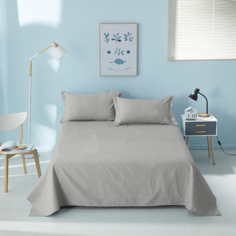 Studentų bendrabutyje – poliesterio-pamudinė patalynė, twill audinys, pusiau reaktyvus spaudinimas, šiuolaikinis minimalistinis stilius