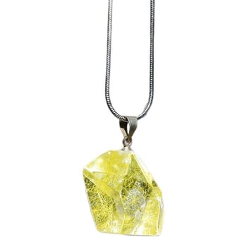 Kaklo karoliai – natūralus kristalas ir titano kristalas, kvadratinis pakabukas su išgraviruota mitine būtybe, originalus dizainas