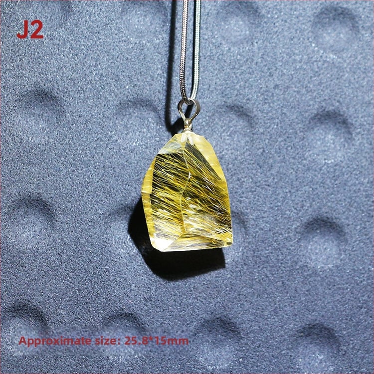 Kaklo karoliai – natūralus kristalas ir titano kristalas, kvadratinis pakabukas su išgraviruota mitine būtybe, originalus dizainas