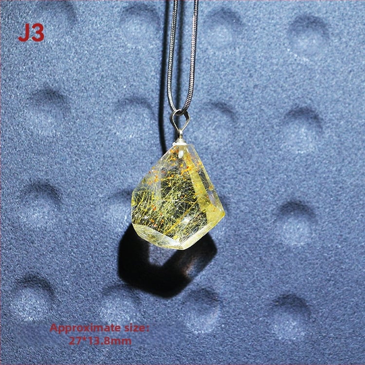 Kaklo karoliai – natūralus kristalas ir titano kristalas, kvadratinis pakabukas su išgraviruota mitine būtybe, originalus dizainas