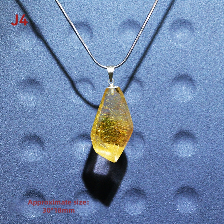 Kaklo karoliai – natūralus kristalas ir titano kristalas, kvadratinis pakabukas su išgraviruota mitine būtybe, originalus dizainas