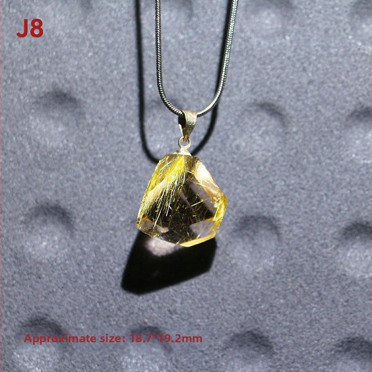 Kaklo karoliai – natūralus kristalas ir titano kristalas, kvadratinis pakabukas su išgraviruota mitine būtybe, originalus dizainas