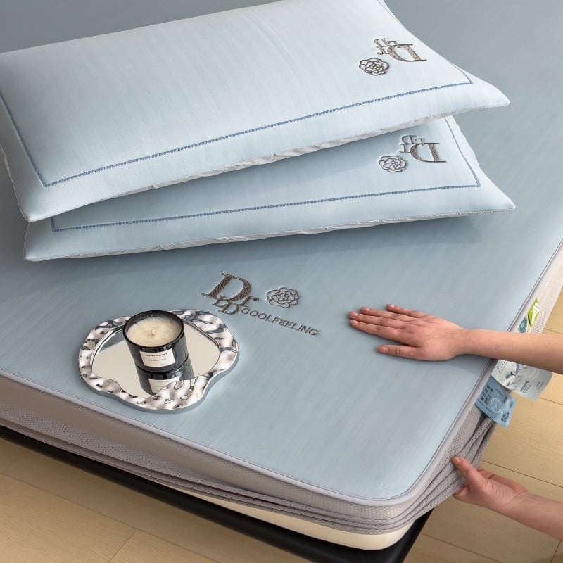 Lova kilimėlių komplektas iš ledinio šilko viskozės, siuvinėtas, sulankstomas, lengvas prabangos stilius, galima skalbti mašinoje