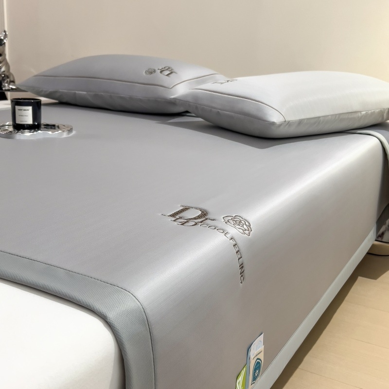 Lova kilimėlių komplektas iš ledinio šilko viskozės, siuvinėtas, sulankstomas, lengvas prabangos stilius, galima skalbti mašinoje