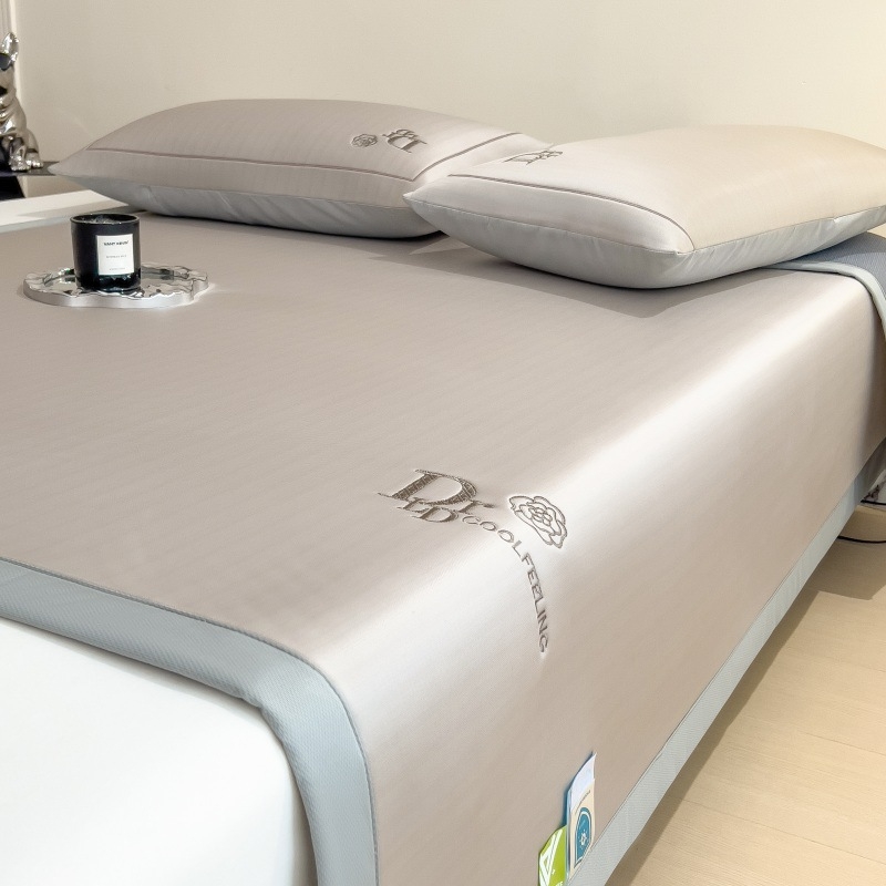 Lova kilimėlių komplektas iš ledinio šilko viskozės, siuvinėtas, sulankstomas, lengvas prabangos stilius, galima skalbti mašinoje