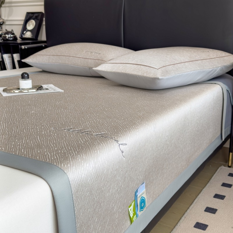 Lova kilimėlių komplektas iš ledinio šilko viskozės, siuvinėtas, sulankstomas, lengvas prabangos stilius, galima skalbti mašinoje