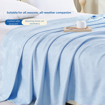 Bambuko pluošto pledas su džakardo raštu, šešialapio dobilo motyvas, šaldantis ledinės šilko audinys, visiems metų laikams