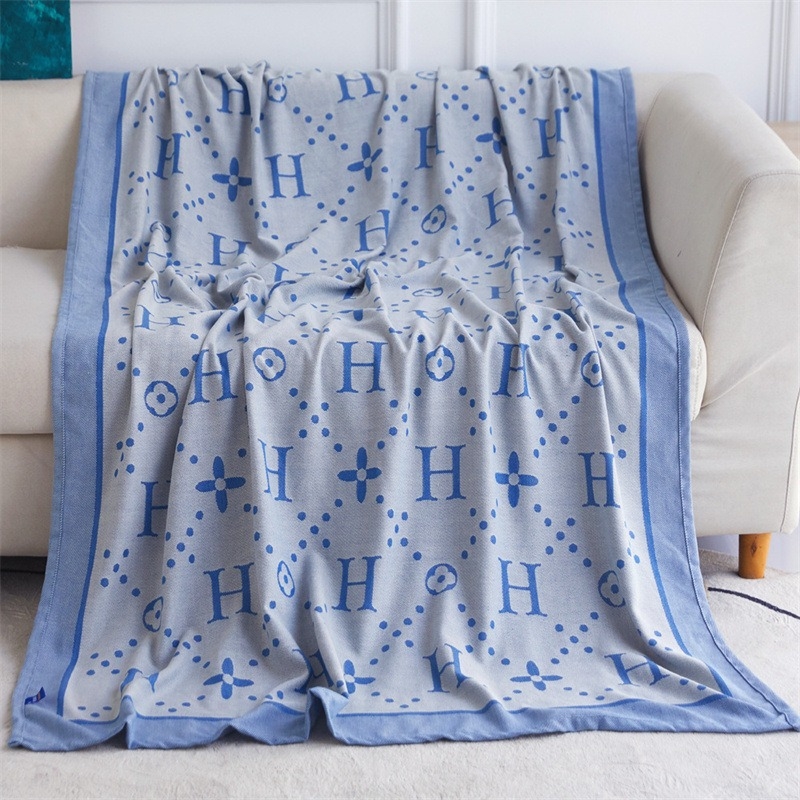 Polüesterjacquard pleed reisile — geomeetriline muster, modernne minimalistlik stiil, 500–799 g, sobib kõikidele aastaaegadele