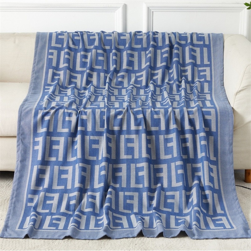 Polüesterjacquard pleed reisile — geomeetriline muster, modernne minimalistlik stiil, 500–799 g, sobib kõikidele aastaaegadele