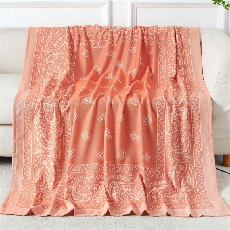 Polüesterjacquard pleed reisile — geomeetriline muster, modernne minimalistlik stiil, 500–799 g, sobib kõikidele aastaaegadele