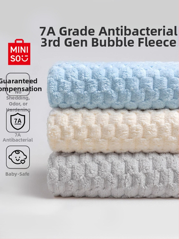 Trys rankšluosčių komplektas studentų bendrabutyje, 100% kitas pluoštas, 150D siūlas, džakardo audimas, po 100 g kiekvienam rankšluosčiui.