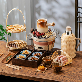 Arbatinio arbatos virimo rinkinys viryklei su arbatinuku, džiovintų vaisių padėklas, desertų padėklas, arbatinių puodelių papuošalai ir pieno arbatai indai