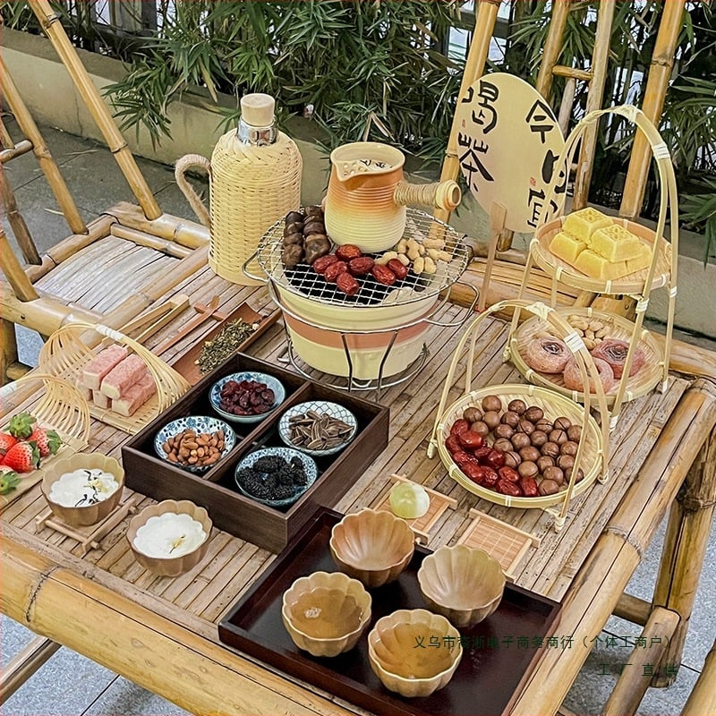 Arbatinio arbatos virimo rinkinys viryklei su arbatinuku, džiovintų vaisių padėklas, desertų padėklas, arbatinių puodelių papuošalai ir pieno arbatai indai