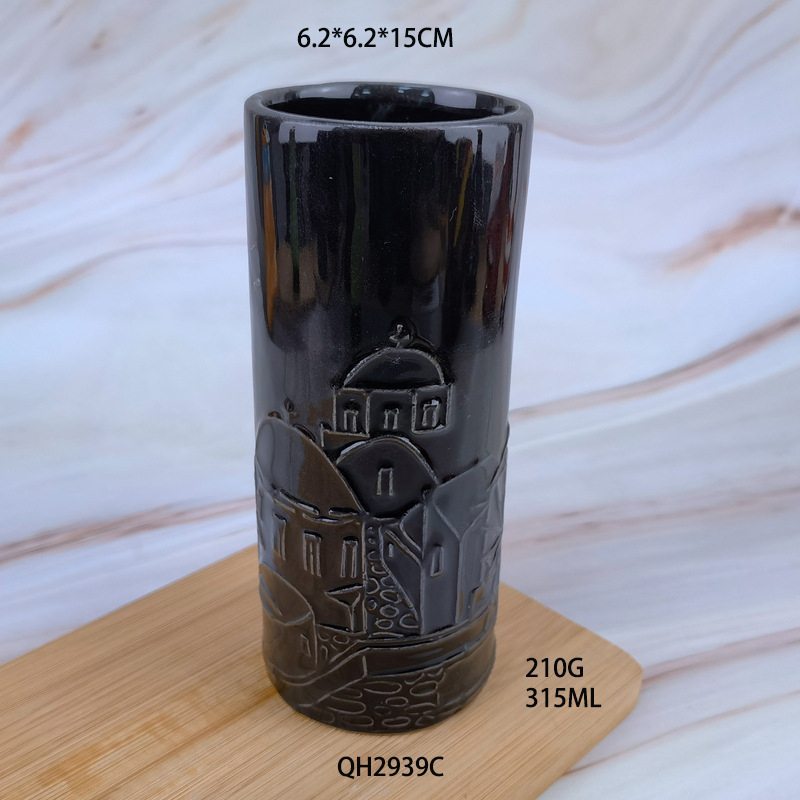 Keraamiline Tiki kruus – zombii näo reljeef, silindriline kuju, kuumuskindel