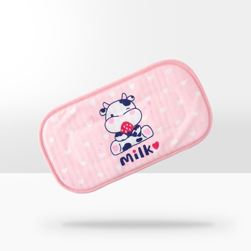 Rokas atbalsta spilvens zīdaiņa barošanai — 100% kokvilna, zīdaiņiem no dzimšanas līdz 12 mēnešiem, karikatūras stils, zīmols Happiness