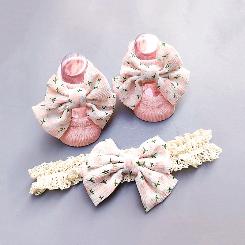 Kūdikių plaukų juostelės ir kojinaitės komplektas – kasytės motyvas, rankų darbo medvilnė, kūdikiams 0–3 metų