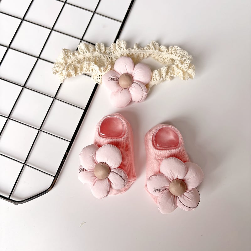 Kūdikių plaukų juostelės ir kojinaitės komplektas – kasytės motyvas, rankų darbo medvilnė, kūdikiams 0–3 metų