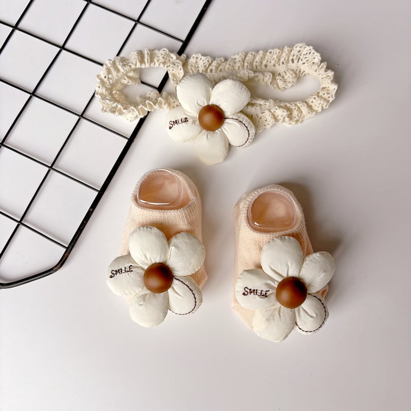 Kūdikių plaukų juostelės ir kojinaitės komplektas – kasytės motyvas, rankų darbo medvilnė, kūdikiams 0–3 metų