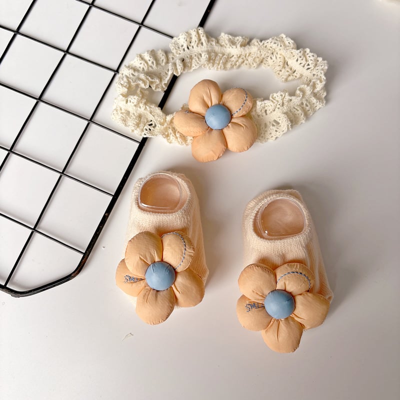 Kūdikių plaukų juostelės ir kojinaitės komplektas – kasytės motyvas, rankų darbo medvilnė, kūdikiams 0–3 metų